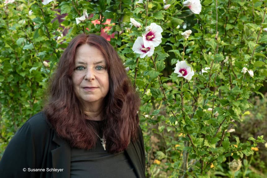 Annett Gröschner: Schwebende Lasten 1 Annett Gröschner (C) Susanne Schleyer