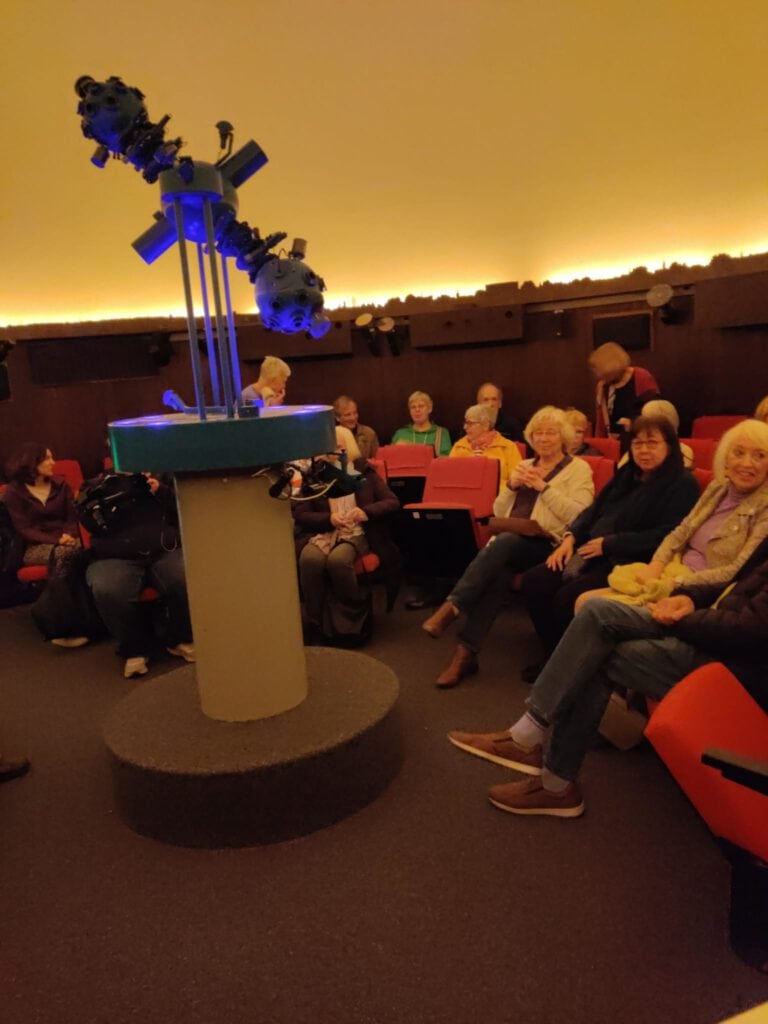 Umlaufbahnen 3 Umlaufbahnen - das Publikum in Erwartung (C) Stephan Schröder