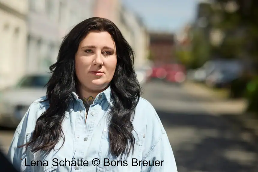 Lena Schätte: Das Schwarz an den Händen meines Vaters 3 Lena Schätte (C) Boris Breuer